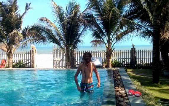 Mirek having a ball in the pool at the La Veranda resort